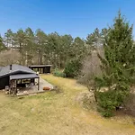 With Fire Pit And Space To Play Feriehus