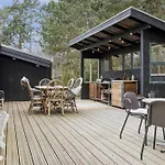 With Fire Pit And Space To Play Feriehus