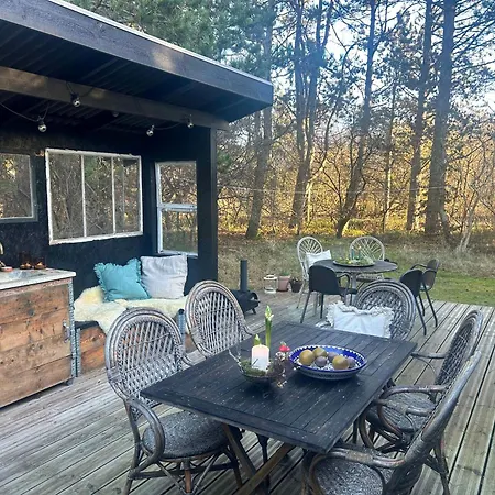 With Fire Pit And Space To Play בית נופש