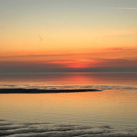 With Fire Pit And Space To Play בית נופש