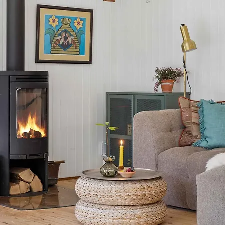 Semesterbostad With Fire Pit And Space To Play Højby