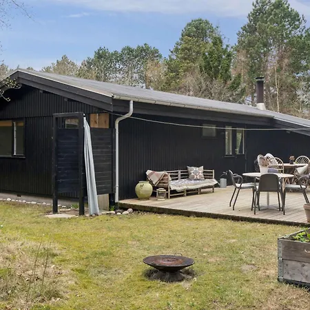 Hébergement de vacances With Fire Pit And Space To Play *