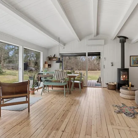 With Fire Pit And Space To Play Casa vacanze Højby