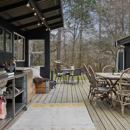 With Fire Pit And Space To Play * Højby