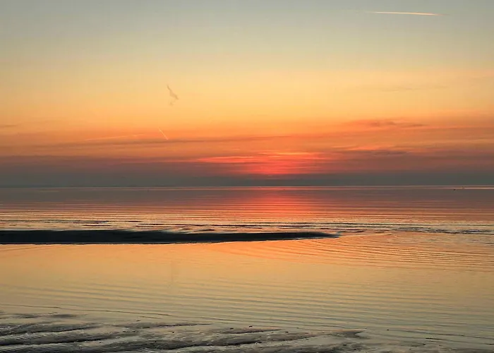 With Fire Pit And Space To Play בית נופש